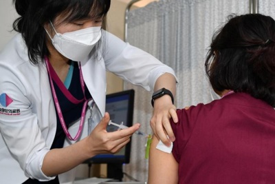 Hàn Quốc: "Không có mối liên hệ giữa vaccine của AstraZeneca với 8 ca tử vong sau tiêm"