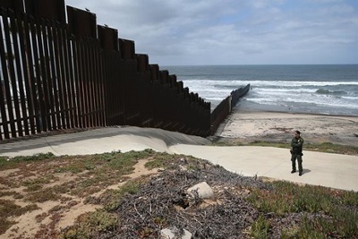 Ông Trump: Mexico phải hoàn tiền xây tường ngăn biên giới