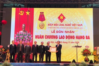 Hiệp hội Làng nghề Việt Nam đón nhận Huân chương Lao động hạng Ba