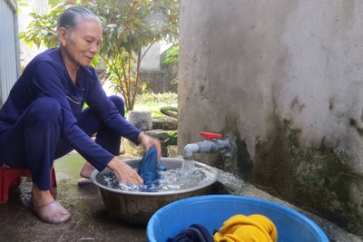 Người dân Phú Xuyên phấn khởi đón nước sạch