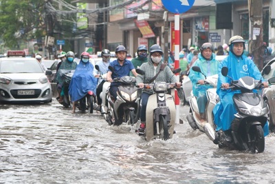 Làm gì để giảm thiểu úng ngập tại Hà Nội trong mùa mưa?