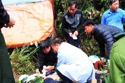 Nghệ An: Xe ô tô lao xuống vực sâu, 3 người thương vong