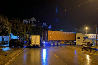 Quảng Ninh: Tai nạn liên hoàn khiến 1 người bị thương nặng