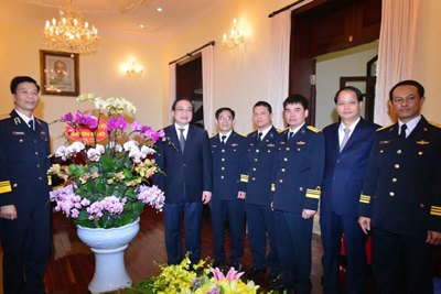 Bí thư Thành ủy Hoàng Trung Hải tiếp đoàn đại biểu Tàu ngầm Hà Nội