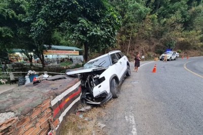 Tai nạn giao thông mới nhất hôm nay 25/2: Ô tô mất lái trên đèo Bảo Lộc, một người chết, 3 người bị thương nặng