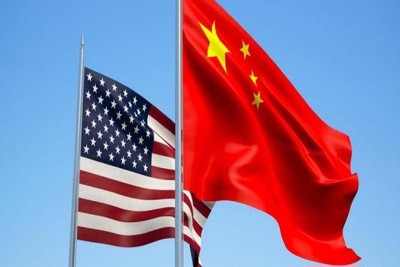 Phương Tây và Trung Quốc: Ba chọi một