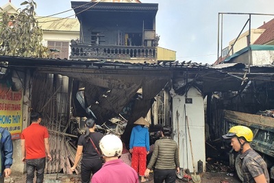 Hà Tĩnh: Cháy lớn lúc nửa đêm, 4 người may mắn thoát chết