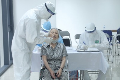 Quận Thanh Xuân: Xét nghiệm phát hiện sớm các ca bệnh trong cộng đồng