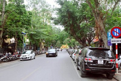 Thực hiện đỗ xe theo ngày chẵn lẻ trên phố Nguyễn Gia Thiều