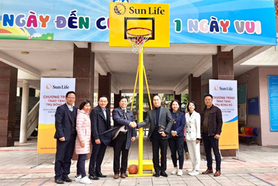 Năm học 2020 - 2021, Sun Life Việt Nam trao tặng hơn 100 trụ bóng rổ cho 51 trường học trên cả nước