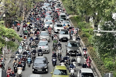 Giao thông ngày đầu học sinh quay lại trường sau nghỉ Tết: Nơi ùn ứ, nơi thông thoáng