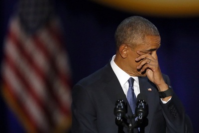 Ông Obama gạt nước mắt khi nhắc đến "Phó tướng" Joe Biden