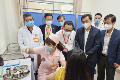 Hình ảnh 6 tình nguyện viên tiêm thử nghiệm vaccine Covivac phòng Covid-19 của Việt Nam