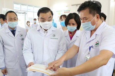 Chủ tịch UBND thành phố Hà Nội Chu Ngọc Anh kiểm tra công tác phòng, chống dịch Covid-19