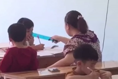 Quảng Ngãi: Xôn xao clip cô giáo luyện chữ đẹp đánh mắng học sinh