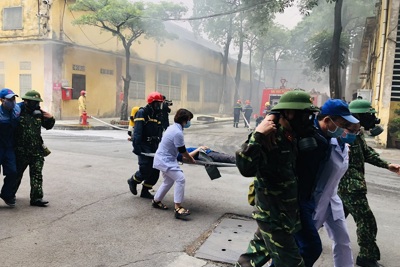 Hà Nội: Cứu nhiều người mắc kẹt trong đám cháy giả định tại Công ty Cổ phần Cao su Sao vàng