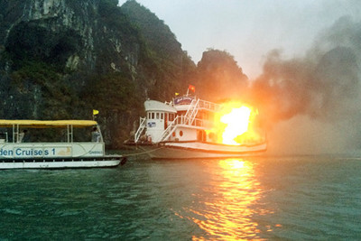Tạm dừng hoạt động tàu du lịch của Bhaya sau vụ cháy trên vịnh Hạ Long