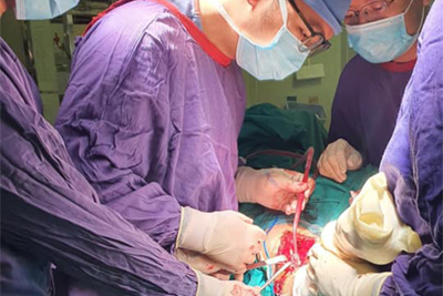 Bệnh viện Việt Đức phẫu thuật cùng lúc 5 xương bị gãy cho nam bệnh nhân bị chấn thương nặng