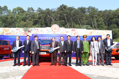 Toyota Việt Nam tặng xe tuần tra giao thông cho 3 tỉnh