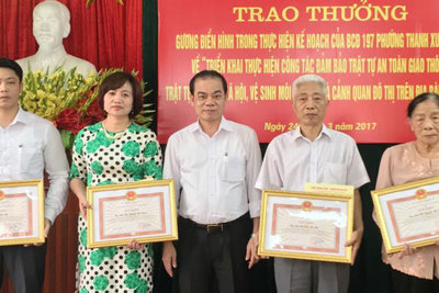 Quận Thanh Xuân khen thưởng các hộ dân không lấn chiếm vỉa hè