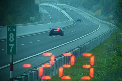"Vội đi ăn cưới", tài xế BMW phóng xe với tốc độ 223km/h trên cao tốc