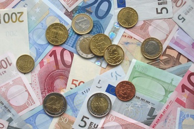Thủ tướng Italia từ chức, đồng Euro sụt giá