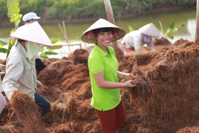 Lớp trẻ bỏ phố về quê giúp nông nghiệp Việt thông minh, bền vững