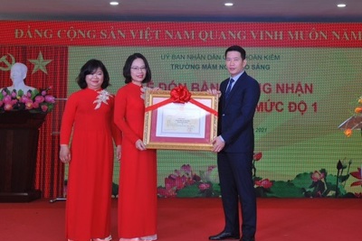 Quận Hoàn Kiếm: Trường Mầm non Sao Sáng đón nhận Bằng công nhận đạt chuẩn Quốc gia