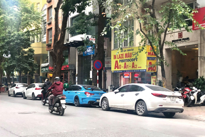 [Điểm nóng giao thông] Biển cấm có như không trên phố Phan Đình Phùng