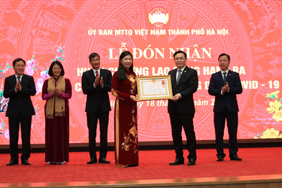 Ủy ban Mặt trận Tổ quốc TP Hà Nội đón nhận Huân chương Lao động hạng Ba