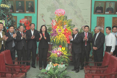 Phó Bí thư Thường trực Thành uỷ Hà Nội thăm Tổng giám mục Giáo phận Hưng Hoá