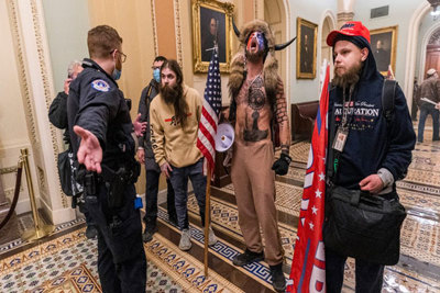 Người biểu tình bạo loạn tại Điện Capitol sẽ đối mặt tội danh nào?