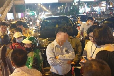 Hà Nội: Tài xế say xỉn, xe Fortuner tông liên hoàn 3 ô tô, 4 xe máy trên phố Giảng Võ