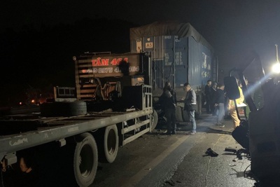 Tai nạn trên cao tốc Nội Bài - Lào Cai khiến 2 người tử vong trong cabin xe tải