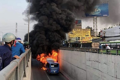 TP Hồ Chí Minh: Cháy xe buýt tại hầm chui An Sương