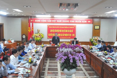 Chủ tịch UBND TP Hà Nội Chu Ngọc Anh kiểm tra công tác phục vụ bầu cử ở huyện Phúc Thọ