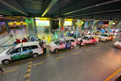 Mở thêm làn để xe công nghệ đón khách ở sân bay Tân Sơn Nhất