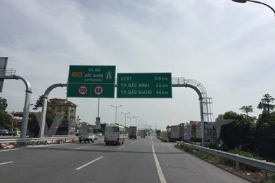 Xác minh xe 4 chỗ chạy ngược chiều cao tốc Hà Nội-Bắc Giang