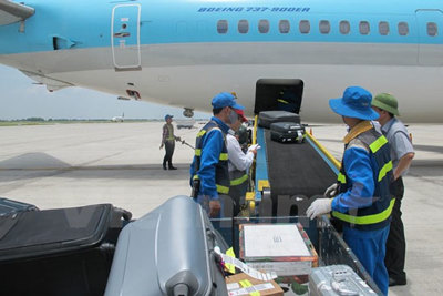Đoàn khách đi máy bay Vienam Airlines bị phá khóa, mất 50 triệu đồng