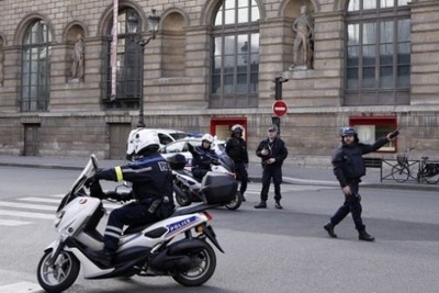 Pháp: Bắn trọng thương thủ phạm cầm dao tấn công tại bảo tàng Louvre