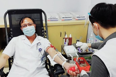 Bệnh viện Ung Bướu Hà Nội hưởng ứng chương trình “Blouse trắng – Trái tim hồng” năm 2021