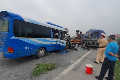 Thêm một người tử vong trong vụ tai nạn xe khách đặc biệt nghiêm trọng ở Nghệ An