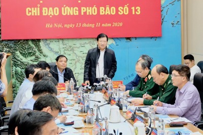 Phó Thủ tướng Trịnh Đình Dũng: Khẩn trương sơ tán người dân chống bão số 13