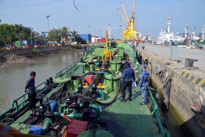 Thu giữ 20.000 lít dầu tại khu vực biển Đình Vũ