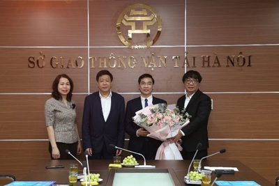 Trao quyết định bổ nhiệm ông Trần Hữu Bảo giữ chức Phó Giám đốc Sở Giao thông vận tải Hà Nội