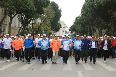 Gần 7.000 người Hà Nội tham dự Ngày chạy Olympic 2017