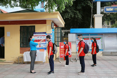 Học sinh các trường quận Bắc Từ Liêm thực hiện nghiêm biện pháp phòng chống dịch Covid-19