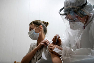 Moscow bắt đầu tiêm vaccine Sputnik V: 5.000 người đăng ký trong 5 giờ đầu tiên