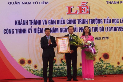 Khánh thành, gắn biển công trình Trường tiểu học Lý Nam Đế