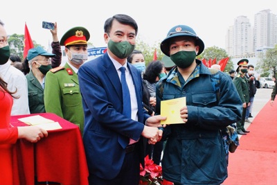 68 thanh niên quận Thanh Xuân lên đường nhập ngũ